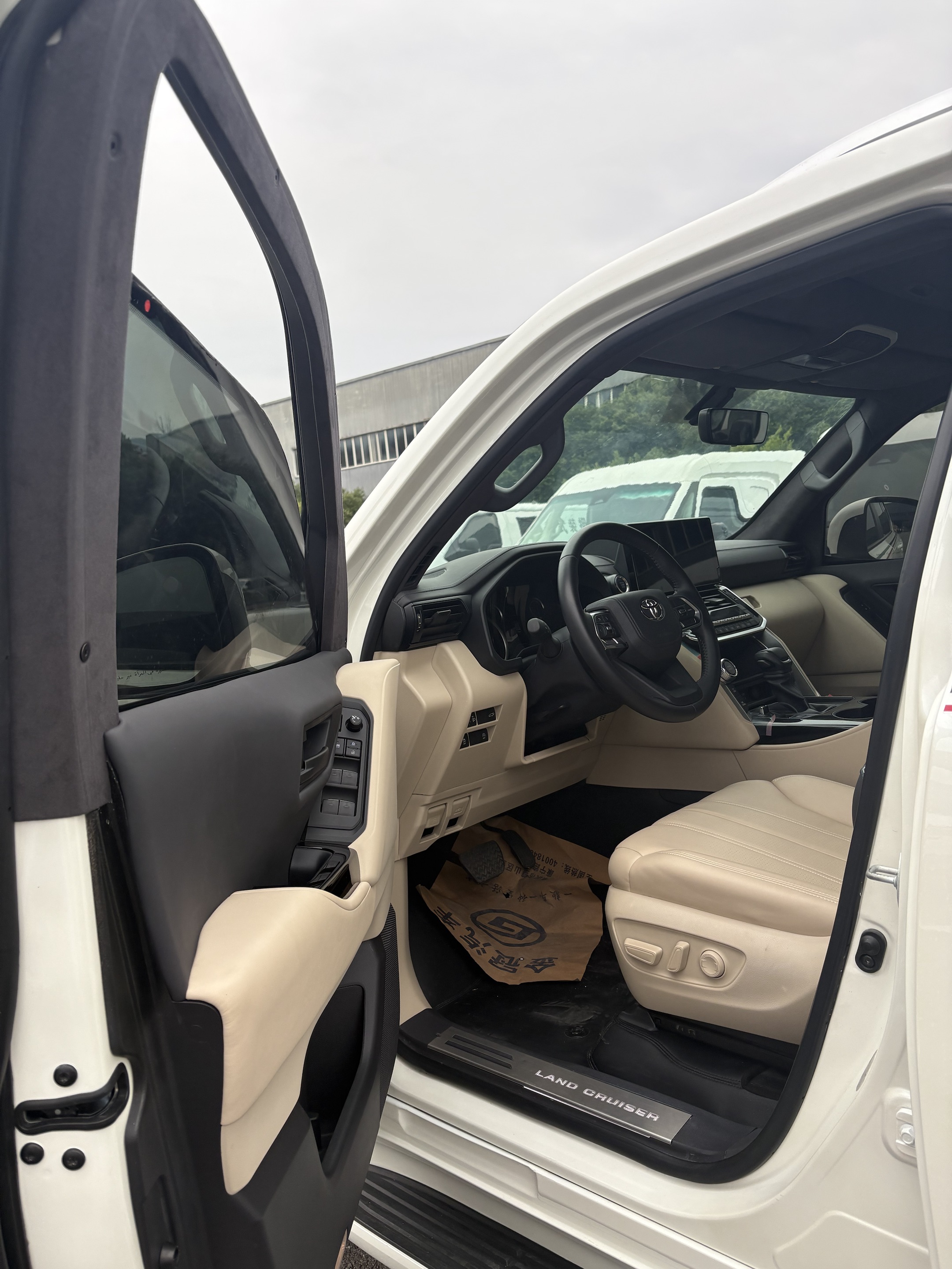 Toyota Land Cruiser 300 