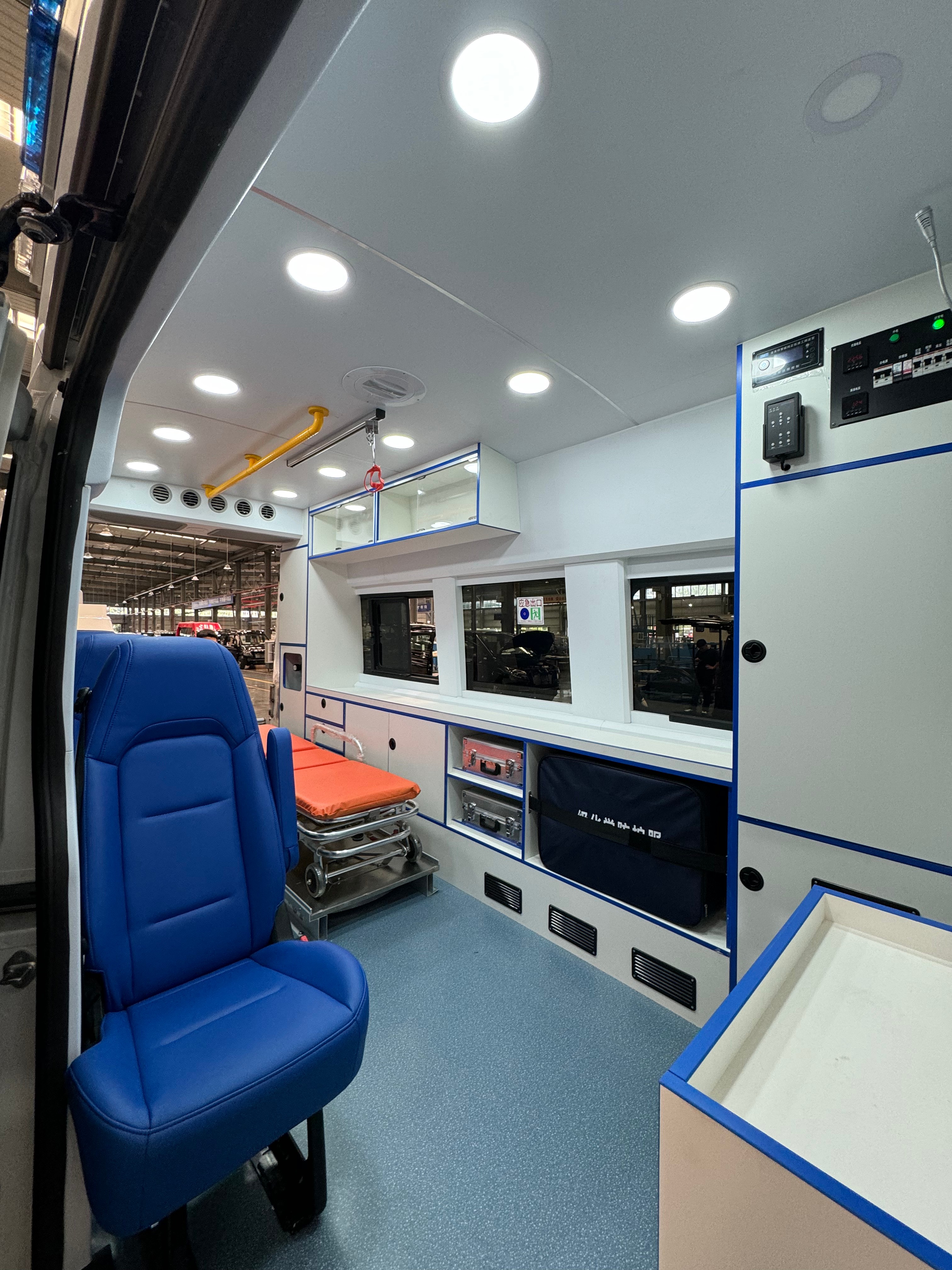 Ford（Transit T8）