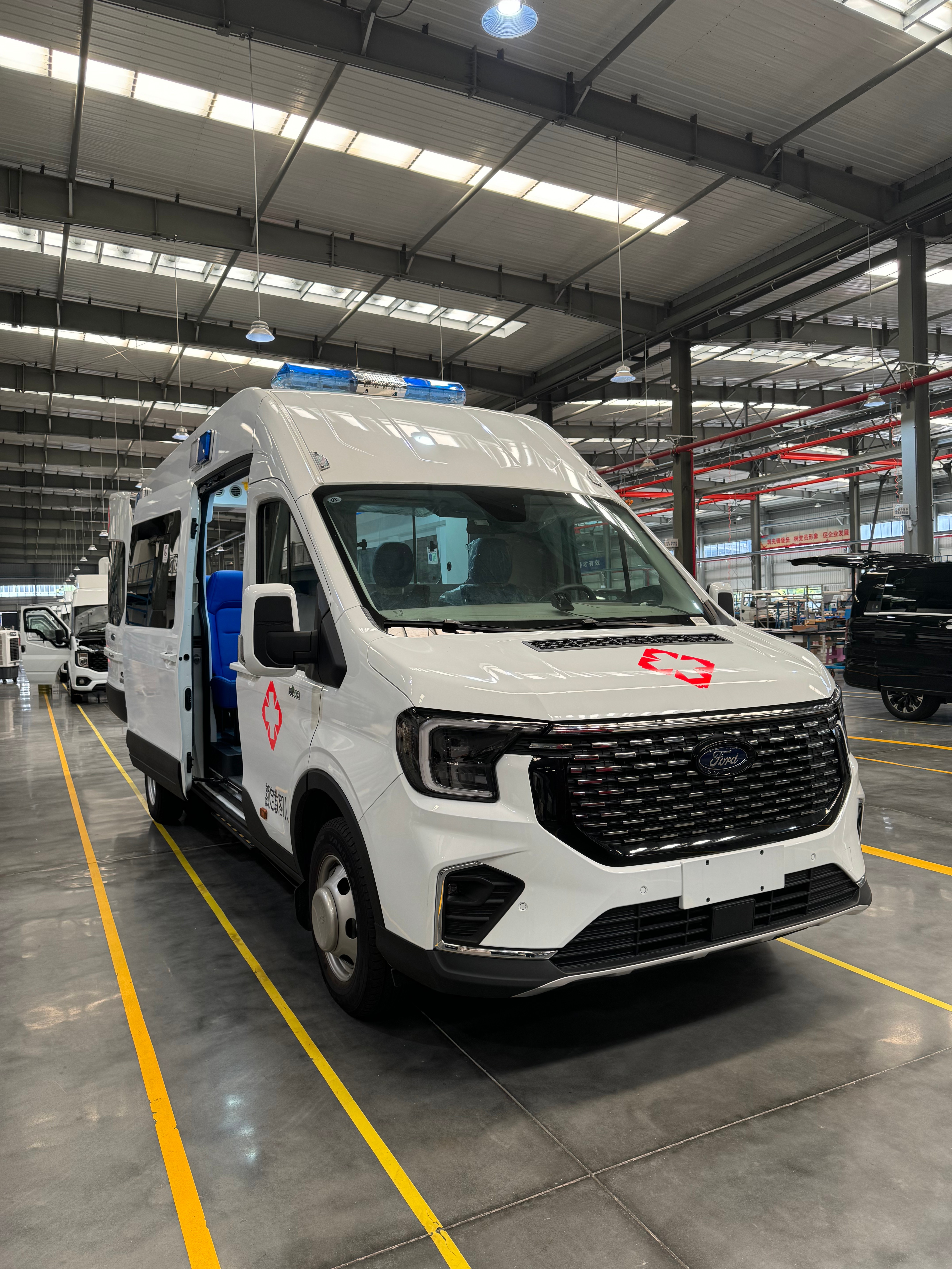 Ford（Transit T8）